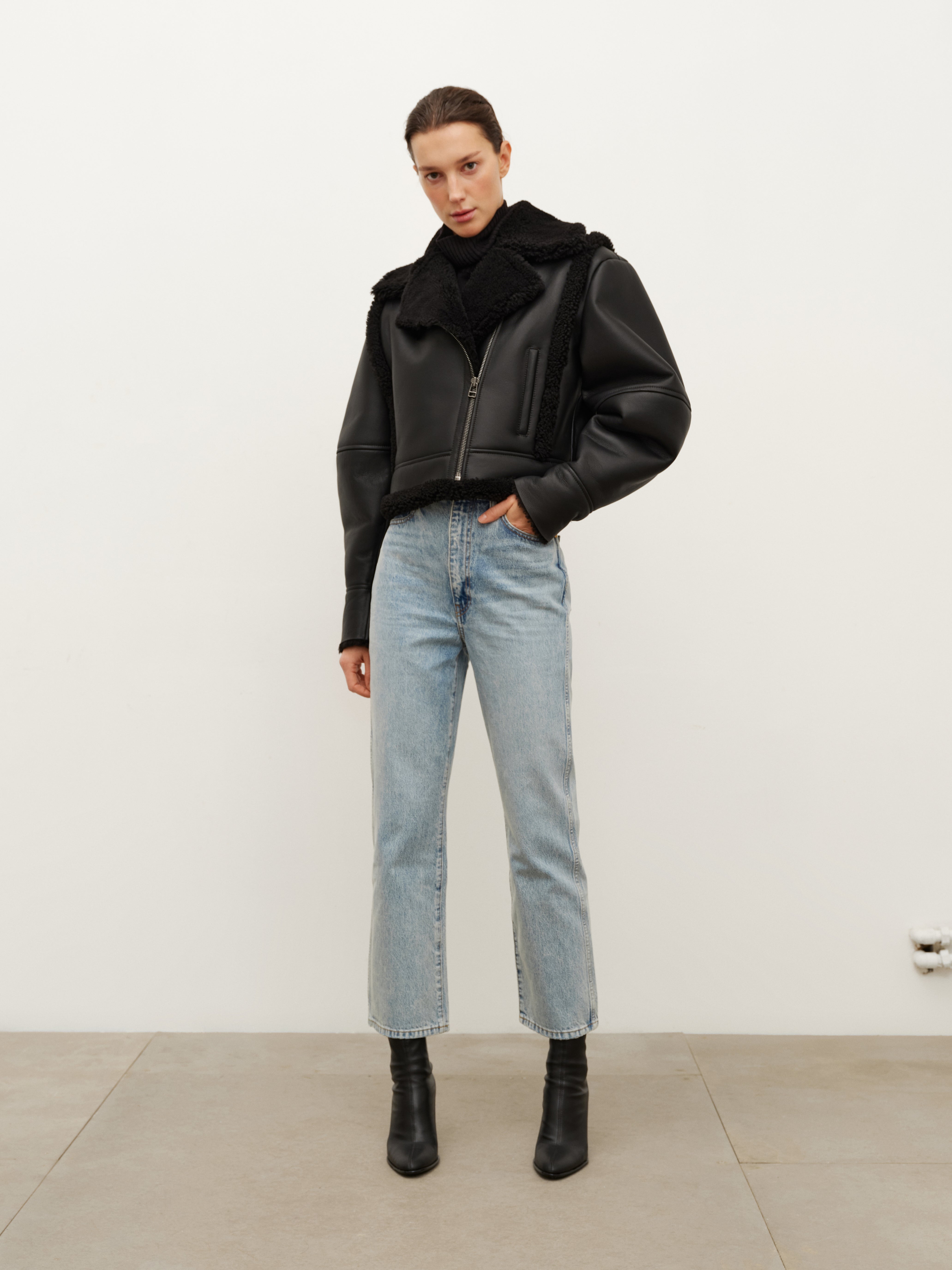 Signature cropped shearling jacket (1502/2)