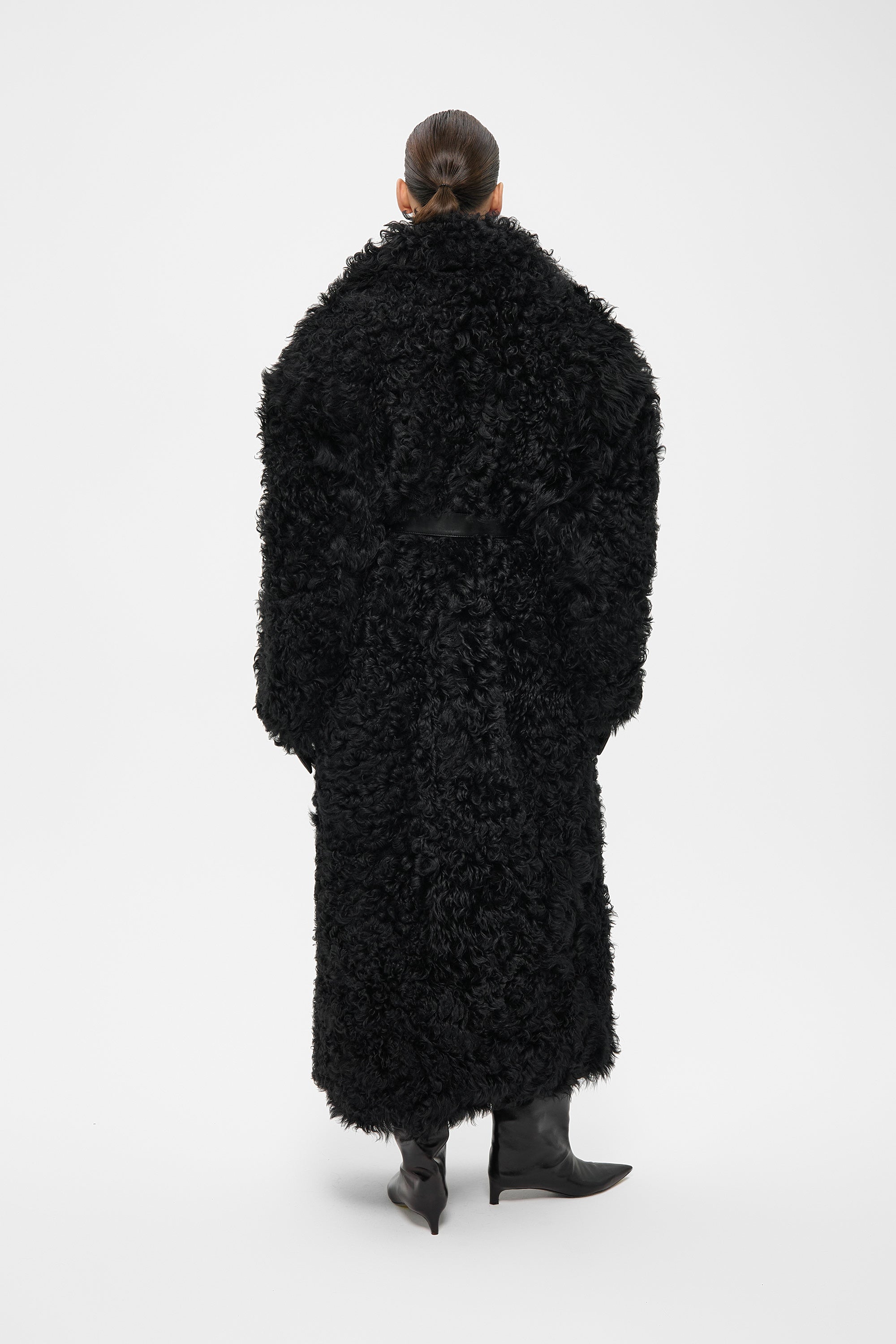 Samantha Shearling Coat With Wide Shoulders In Black (2320/1)