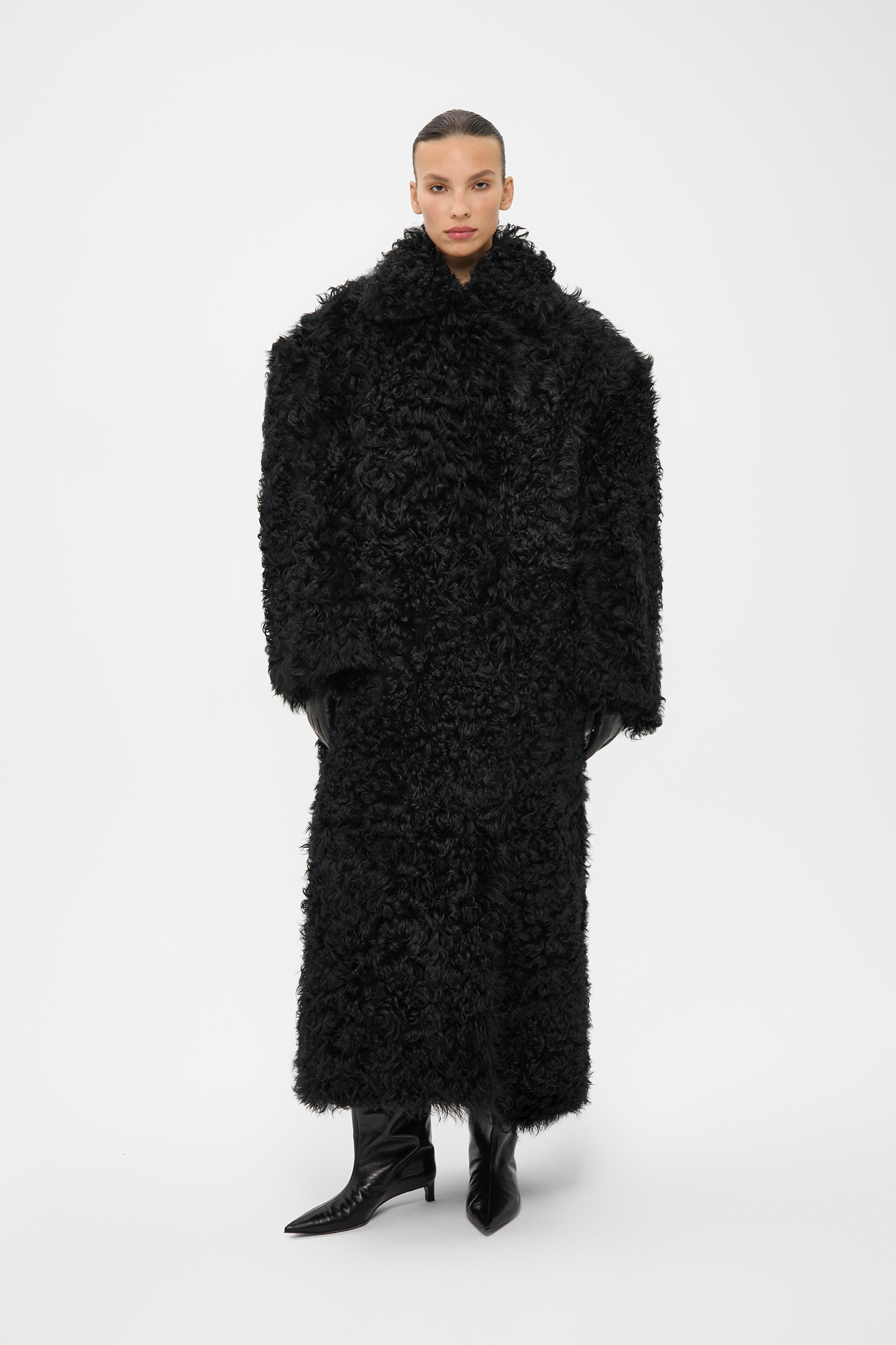 Samantha Shearling Coat With Wide Shoulders In Black (2320/1)