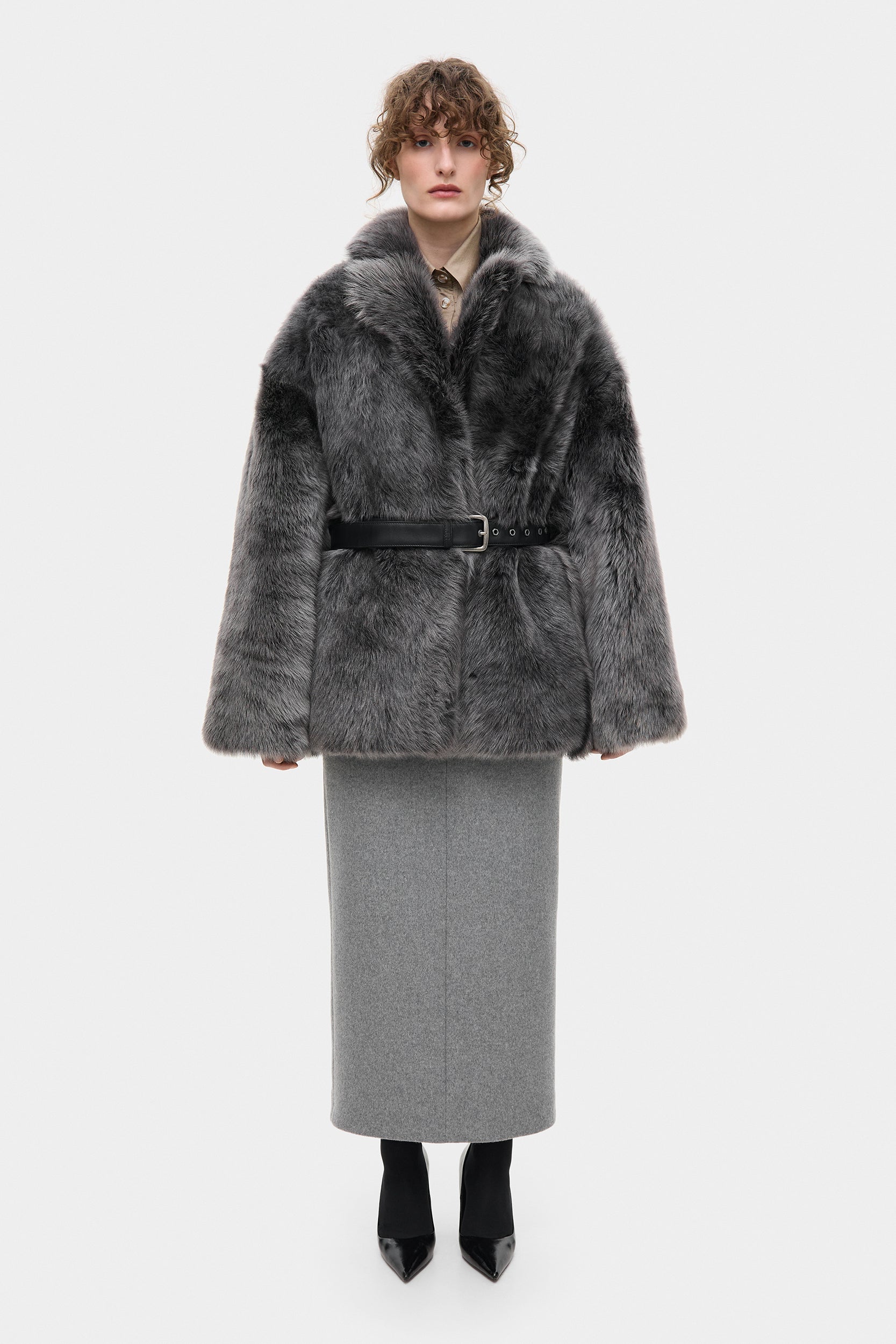 Short gray fur coat with collar(008)