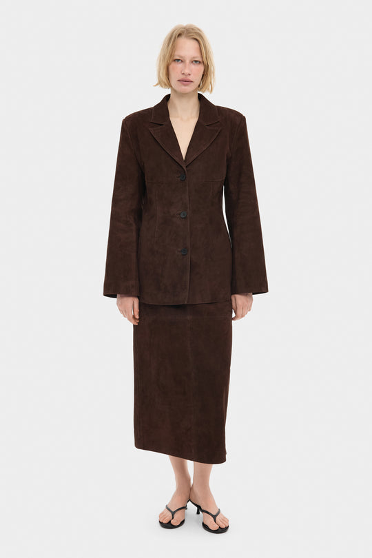 GIA SILHOUETTED SUEDE BLAZER JACKET IN WALNUT BROWN