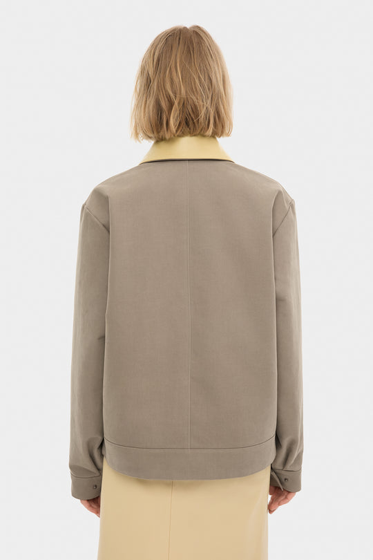 KRISTIN ELONGATED COTTON JACKET WITH DETACHABLE LEATHER COLLAR IN TAUPE