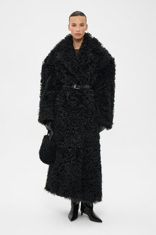 SAMANTHA SHEARLING COAT WITH WIDE SHOULDERS IN BLACK