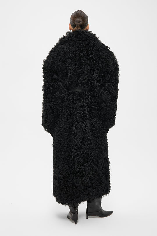 SAMANTHA SHEARLING COAT WITH WIDE SHOULDERS IN BLACK