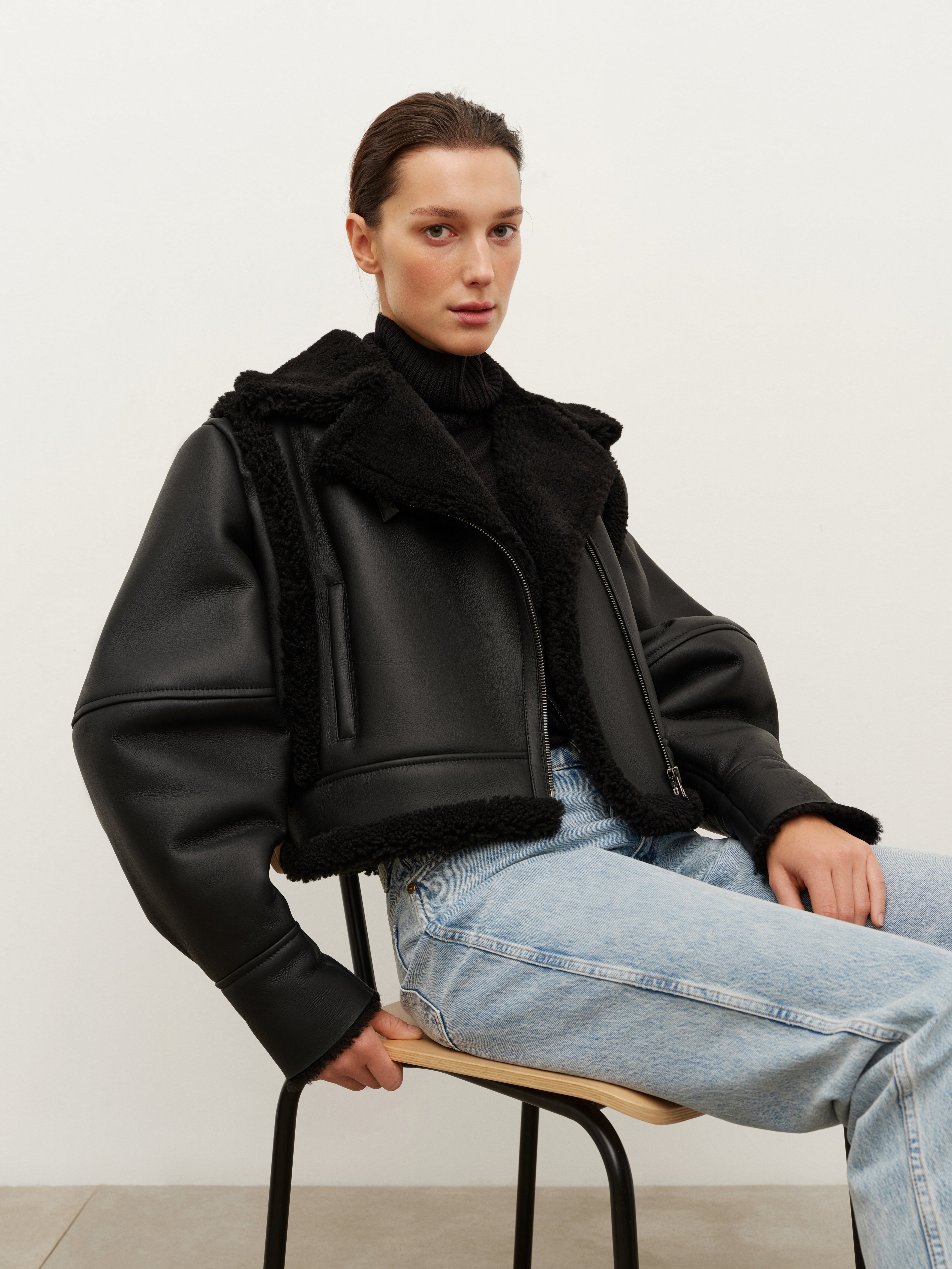 Signature cropped shearling jacket  (1502/2)