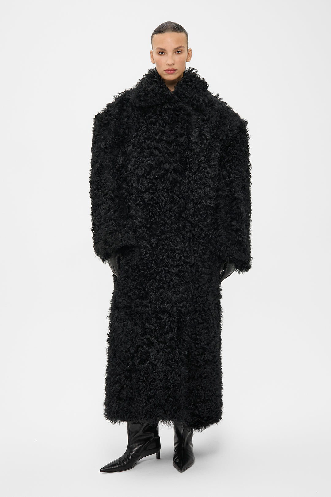 SAMANTHA SHEARLING COAT WITH WIDE SHOULDERS IN BLACK