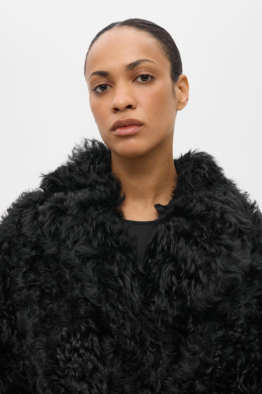 SHORT SHEARLING COAT IN BLACK