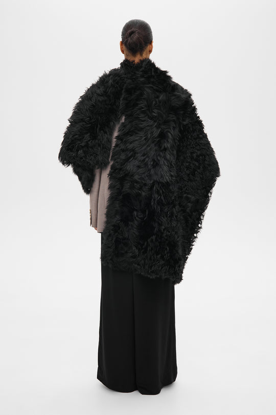 THEA DOUBLE-SIDED SHEARLING SCARF IN BLACK