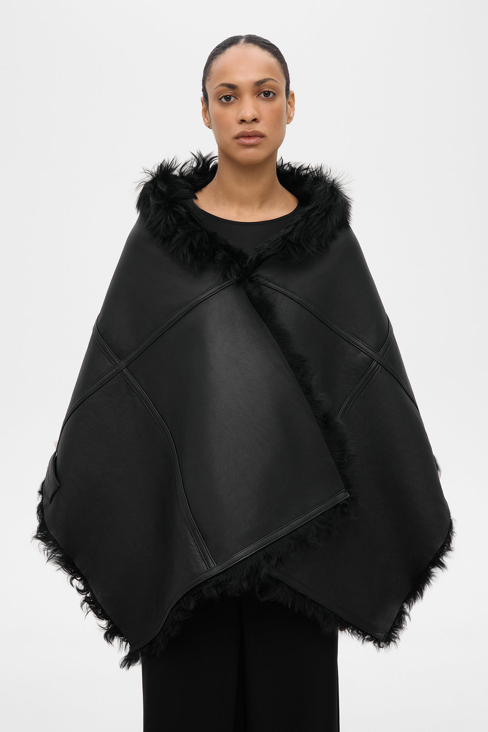 THEA DOUBLE-SIDED SHEARLING SCARF IN BLACK