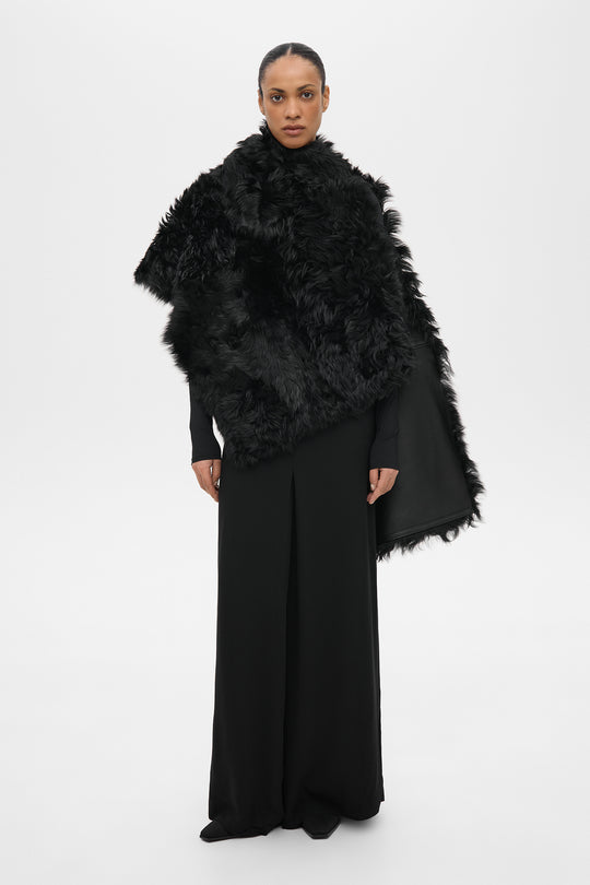 THEA DOUBLE-SIDED SHEARLING SCARF IN BLACK