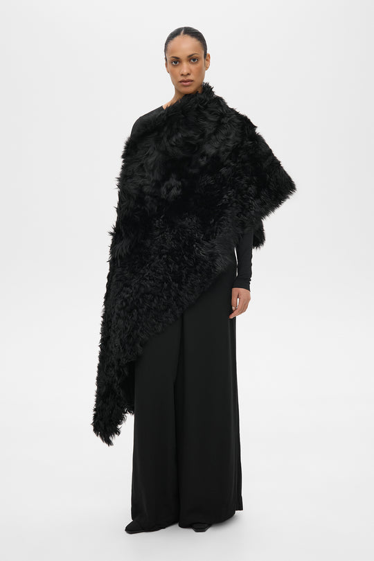 THEA DOUBLE-SIDED SHEARLING SCARF IN BLACK