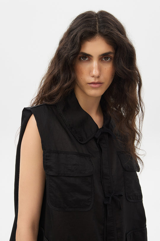 MAYA CARGO VEST IN BLACK