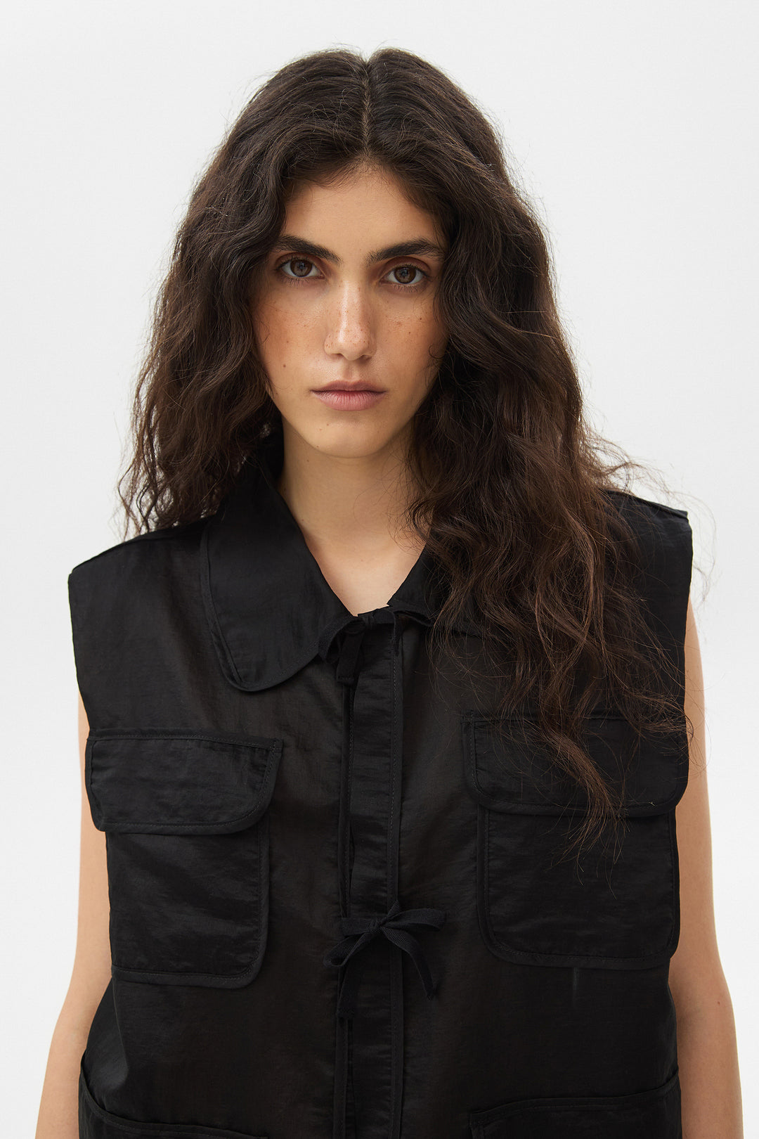 MAYA CARGO VEST IN BLACK