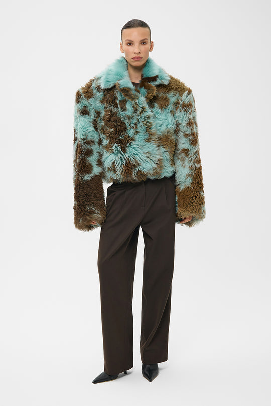 SAMANTHA CROPPED SHEARLING COAT WITH WIDE SHOULDERS IN BLUE COW PRINT