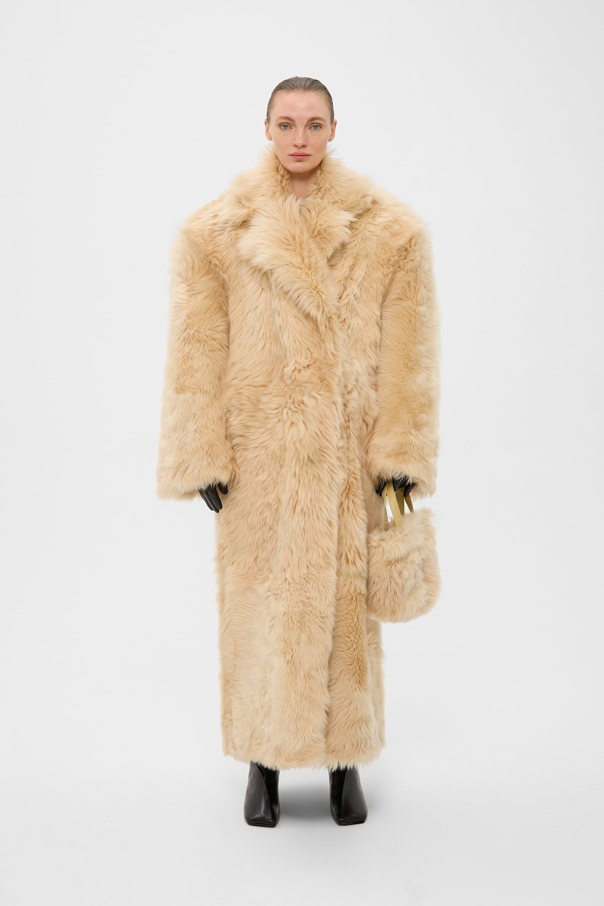 Samantha Shearling Coat With Wide Shoulders In Beige (2320/3)