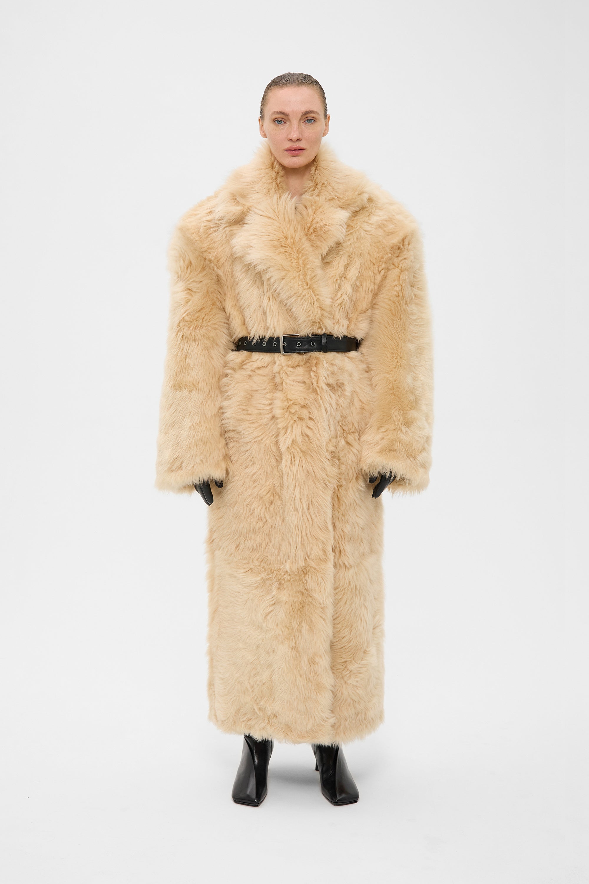 Samantha Shearling Coat With Wide Shoulders In Beige (2320/3)