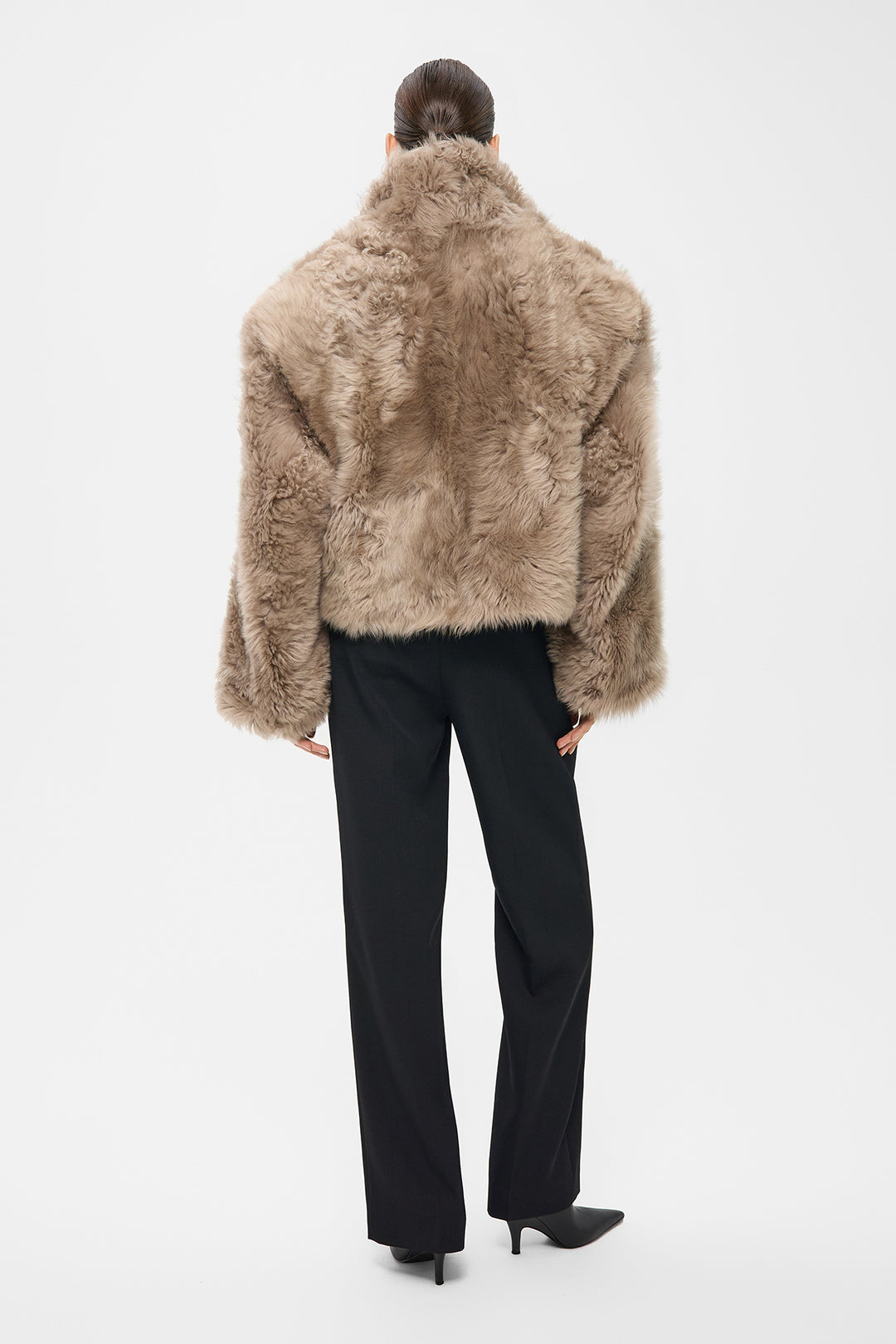 SAMANTHA CROPPED SHEARLING COAT WITH WIDE SHOULDERS IN DUST BEIGE