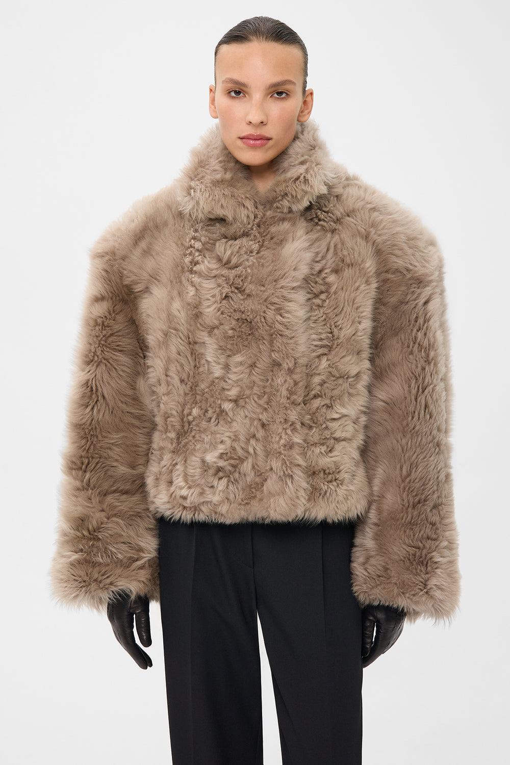 SAMANTHA CROPPED SHEARLING COAT WITH WIDE SHOULDERS IN DUST BEIGE