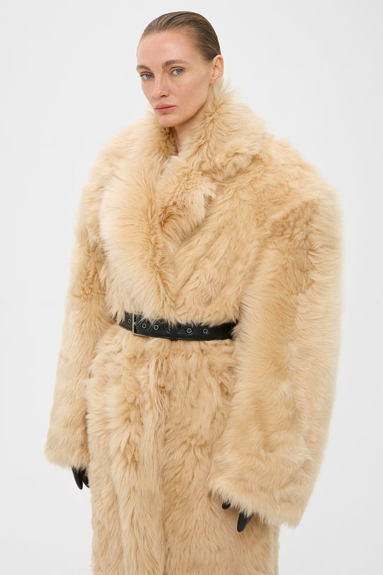 SAMANTHA SHEARLING COAT WITH WIDE SHOULDERS IN BEIGE