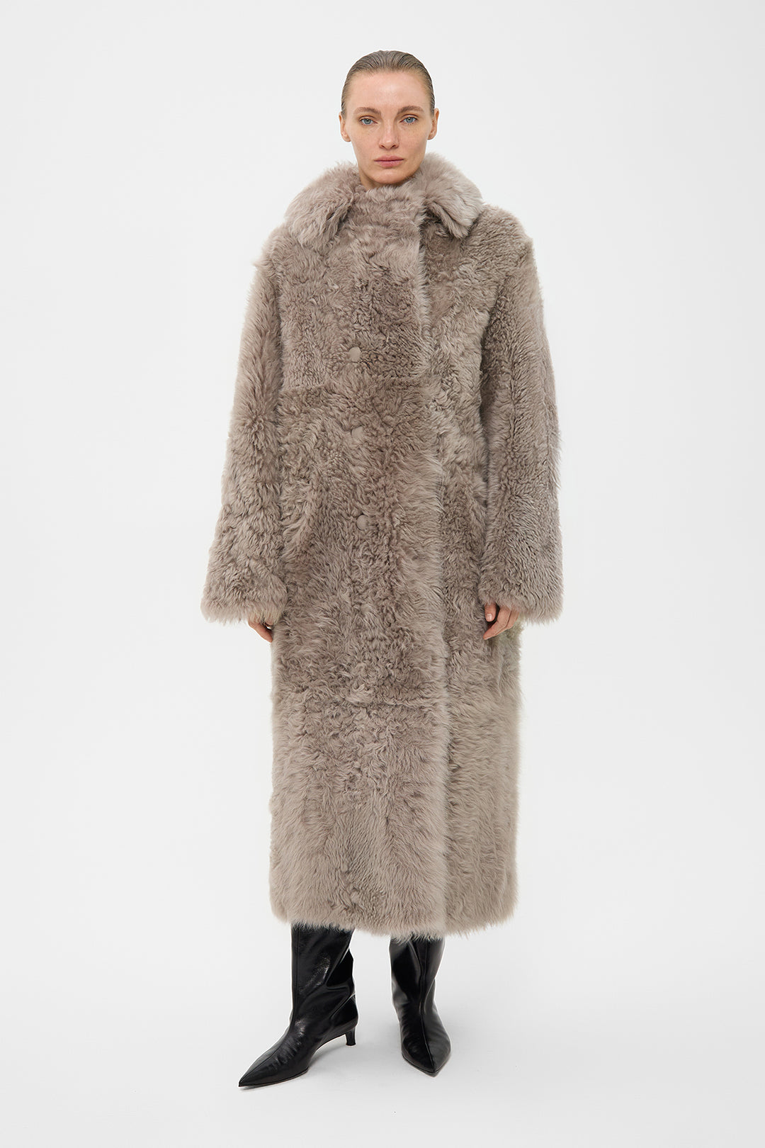 SELENA REVERSIBLE SHEARLING COAT IN DUST GREY