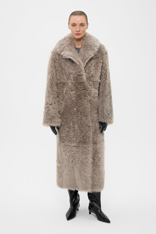 SELENA REVERSIBLE SHEARLING COAT IN DUST GREY