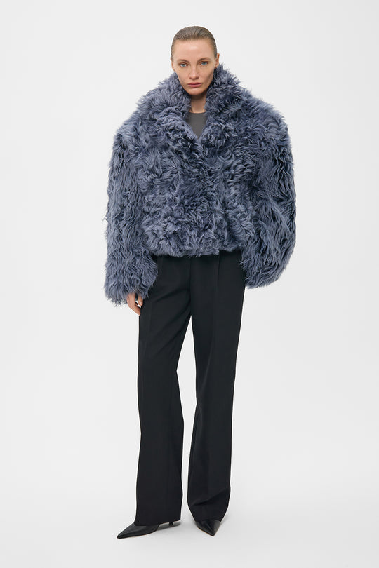 SAMANTHA CROPPED SHEARLING COAT WITH WIDE SHOULDERS IN CLOUDBURST