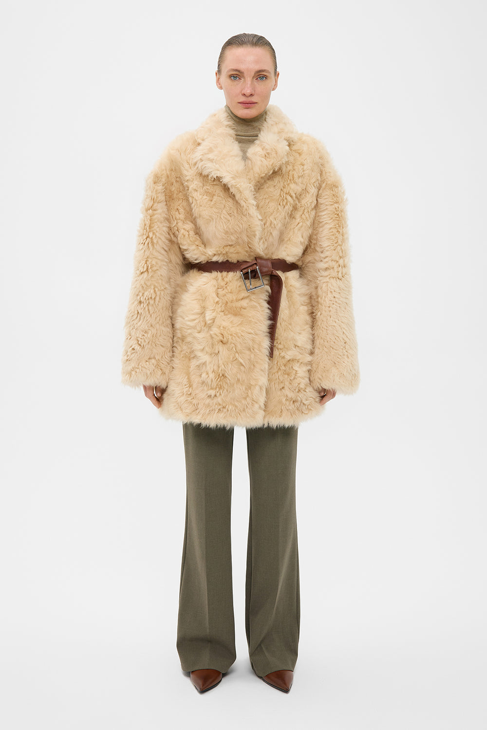 ELONGATED SHEARLING COAT IN BEIGE