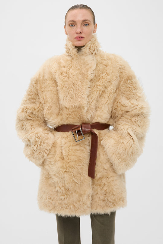 ELONGATED SHEARLING COAT IN BEIGE