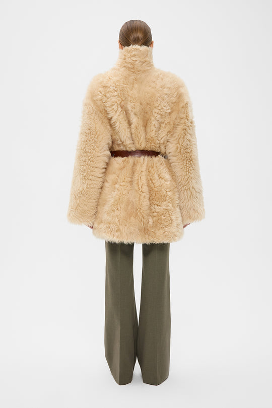 ELONGATED SHEARLING COAT IN BEIGE