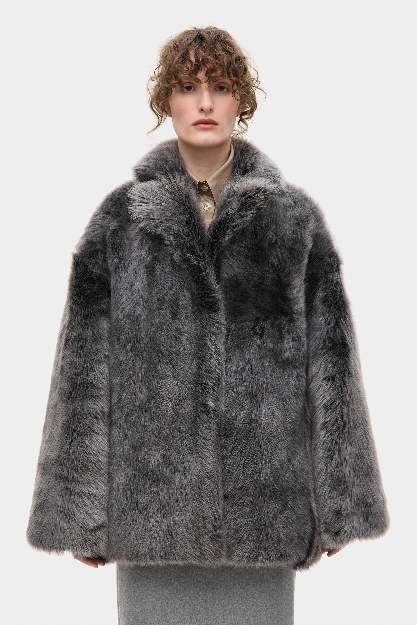 Short gray fur coat with collar(008)