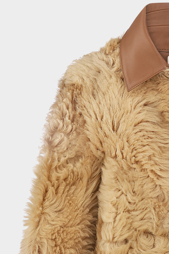 DERIHA SHORT SHEARLING COAT WITH REMOVABLE COLLAR IN BEIGE