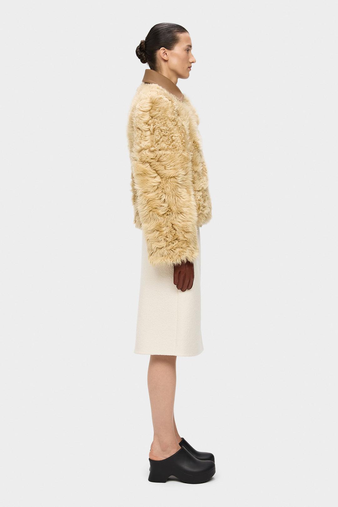 DERIHA SHORT SHEARLING COAT WITH REMOVABLE COLLAR IN BEIGE