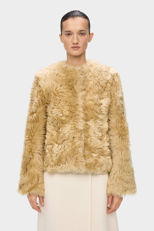 DERIHA SHORT SHEARLING COAT WITH REMOVABLE COLLAR IN BEIGE