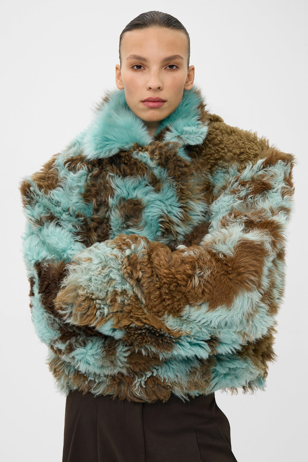 SAMANTHA CROPPED SHEARLING COAT WITH WIDE SHOULDERS IN BLUE COW PRINT