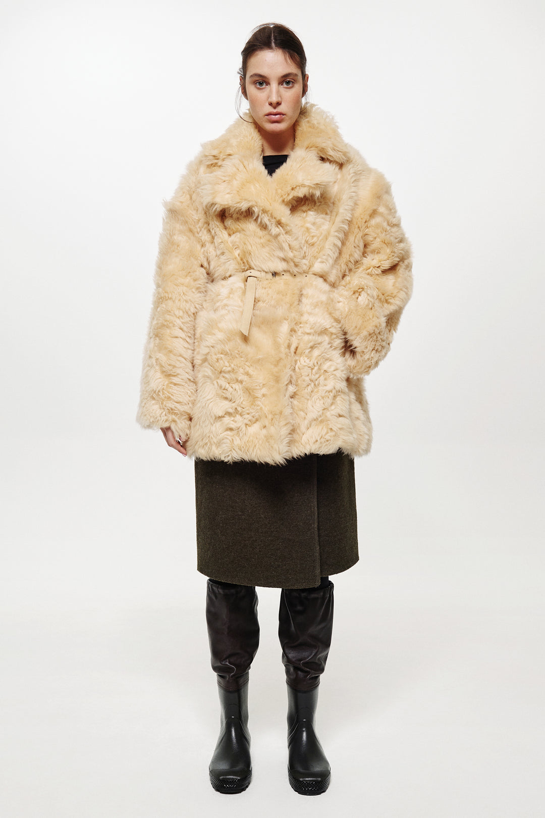 ELONGATED SHEARLING COAT IN BEIGE COLOR
