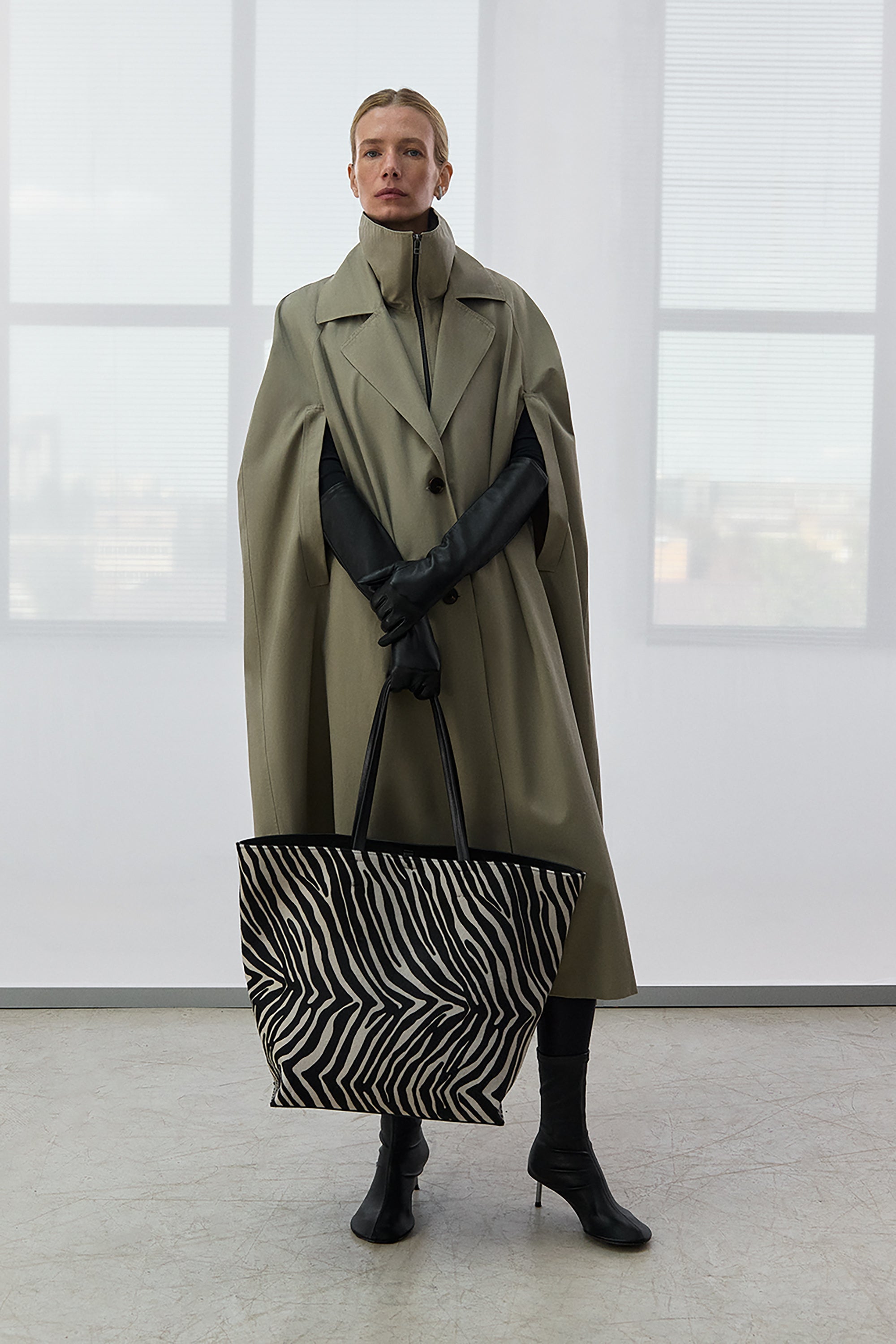 ASTER CAPE TRENCH COAT(FW26.1.9)