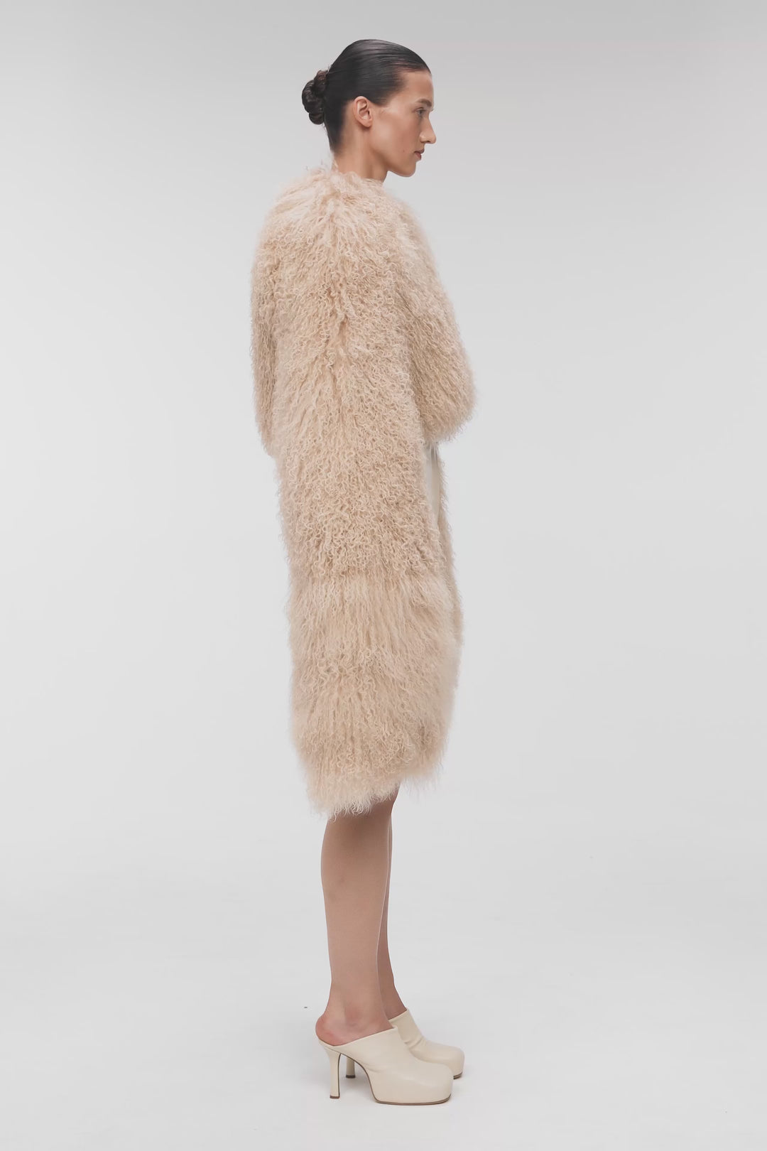 HANNAH SHEARLING CAPE COAT IN BEIGE