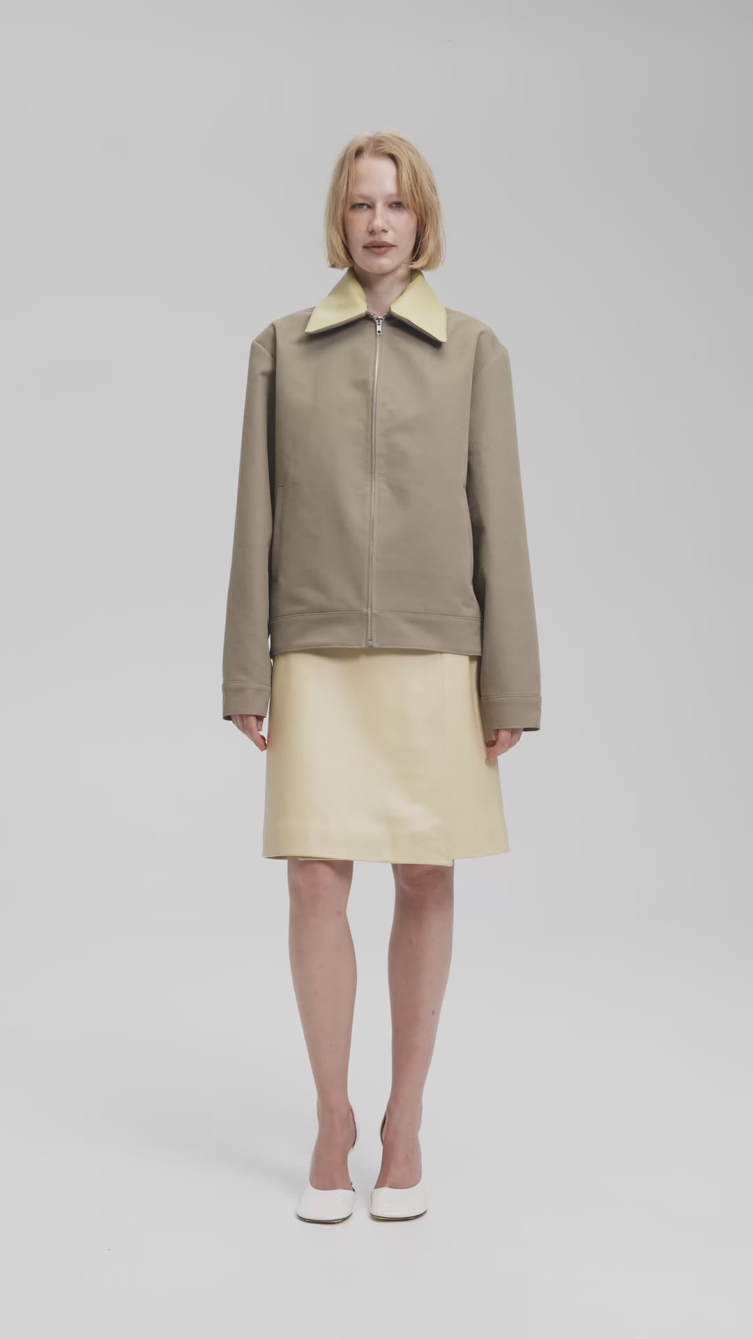 KRISTIN ELONGATED COTTON JACKET WITH DETACHABLE LEATHER COLLAR IN TAUPE