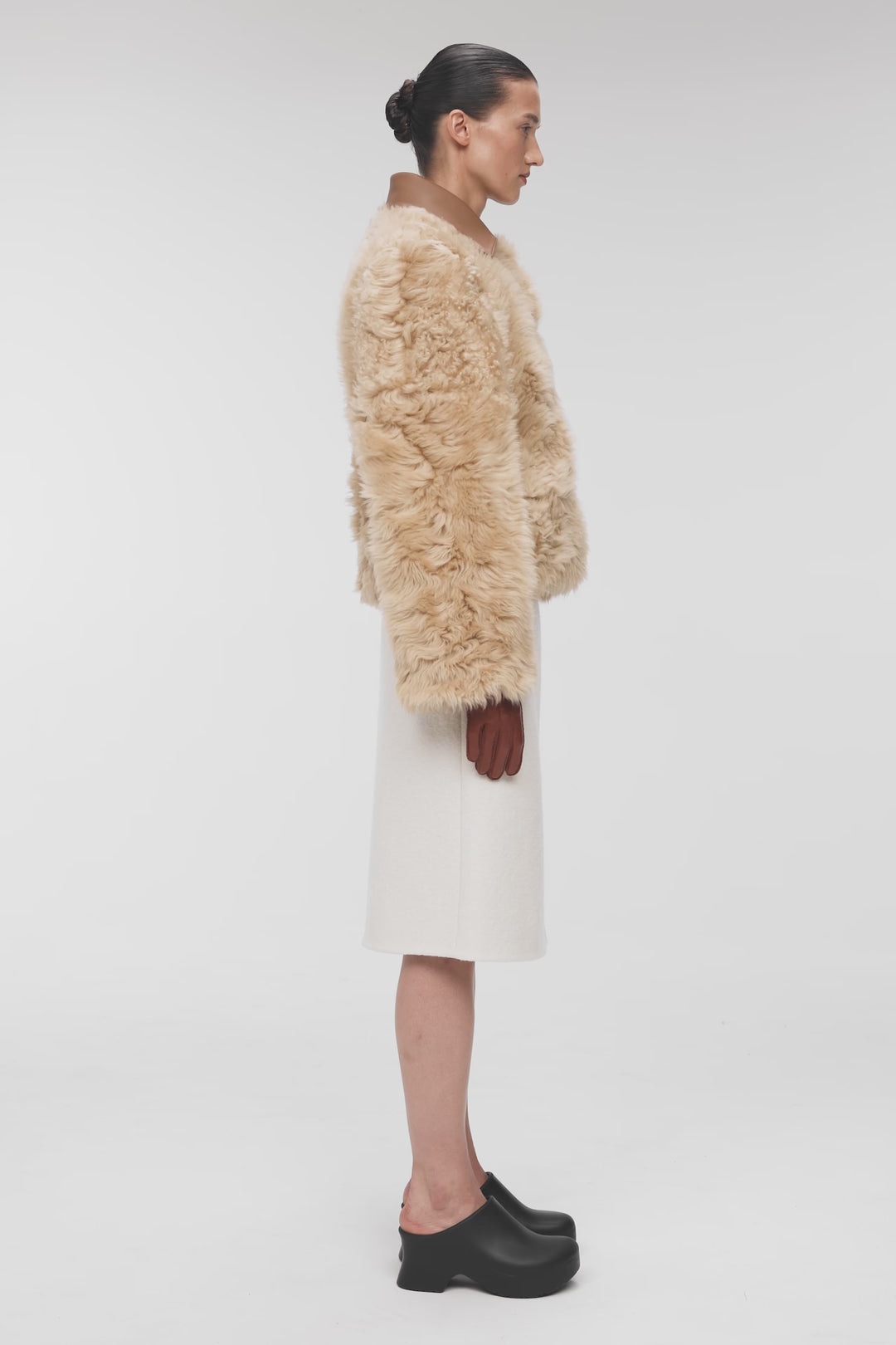 DERIHA SHORT SHEARLING COAT WITH REMOVABLE COLLAR IN BEIGE