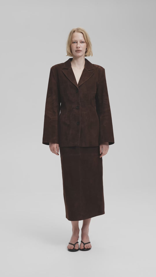 GIA SILHOUETTED SUEDE BLAZER JACKET IN WALNUT BROWN