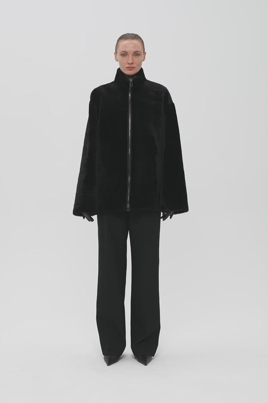 SILKY ELONGATED SHEARLING BOMBER JACKET IN BLACK