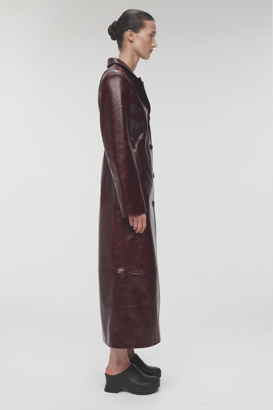 GIA SILHOUETTED LONG LEATHER COAT IN MERLOT